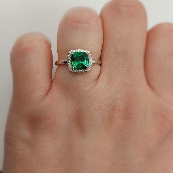 1.4 Carat Emerald Sterling Silver Ring - Picture 6 of 8
